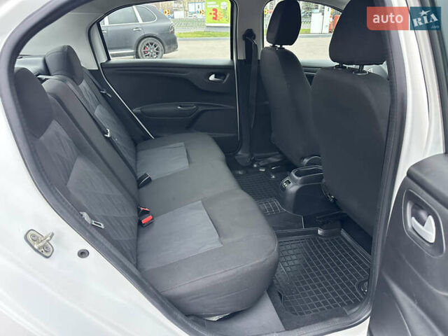 Білий Сітроен С-Елізє, об'ємом двигуна 1.6 л та пробігом 134 тис. км за 8600 $, фото 11 на Automoto.ua