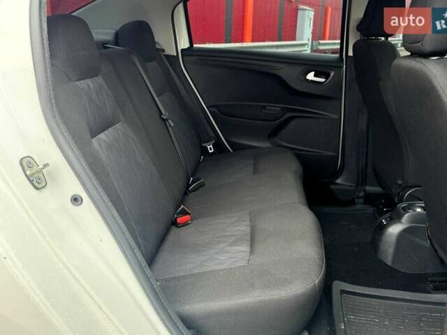 Белый Ситроен С-Элизе, объемом двигателя 1.56 л и пробегом 125 тыс. км за 9990 $, фото 10 на Automoto.ua