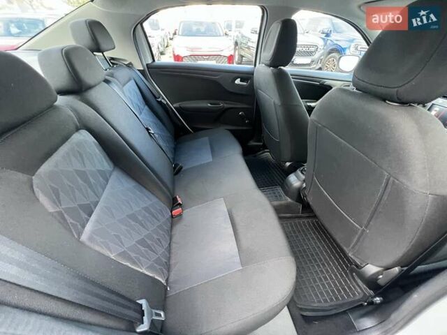 Белый Ситроен С-Элизе, объемом двигателя 1.59 л и пробегом 32 тыс. км за 13123 $, фото 16 на Automoto.ua