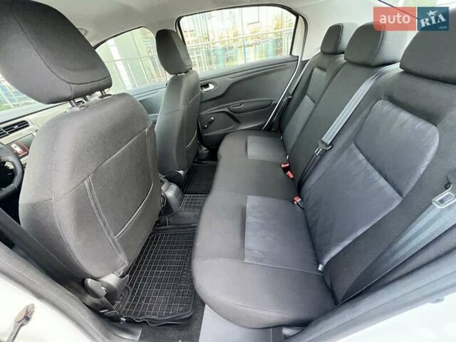 Белый Ситроен С-Элизе, объемом двигателя 1.59 л и пробегом 25 тыс. км за 13792 $, фото 12 на Automoto.ua