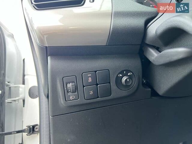 Білий Сітроен С-Елізє, об'ємом двигуна 1.59 л та пробігом 72 тис. км за 13271 $, фото 11 на Automoto.ua