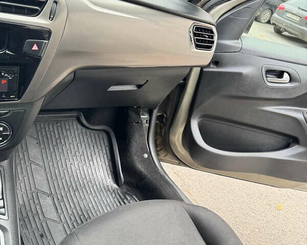 Коричневий Сітроен С-Елізє, об'ємом двигуна 1.56 л та пробігом 235 тис. км за 5999 $, фото 12 на Automoto.ua