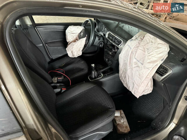 Коричневый Ситроен С-Элизе, объемом двигателя 1.6 л и пробегом 570 тыс. км за 3000 $, фото 5 на Automoto.ua