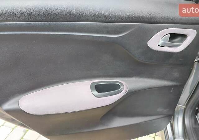 Серый Ситроен С-Элизе, объемом двигателя 1.59 л и пробегом 153 тыс. км за 6150 $, фото 17 на Automoto.ua