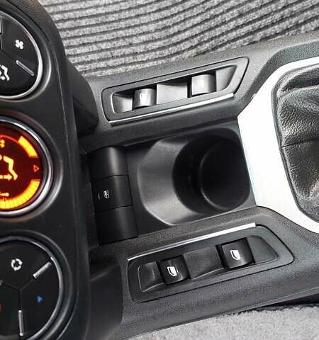 Серый Ситроен С-Элизе, объемом двигателя 1.59 л и пробегом 153 тыс. км за 6150 $, фото 12 на Automoto.ua