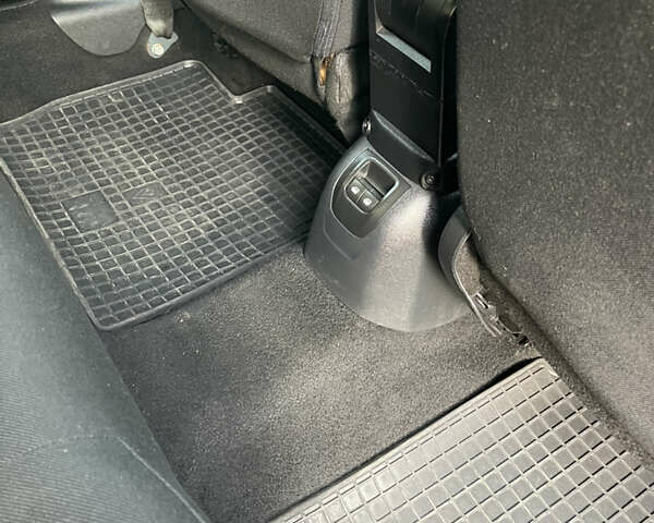 Серый Ситроен С-Элизе, объемом двигателя 1.59 л и пробегом 139 тыс. км за 6700 $, фото 35 на Automoto.ua