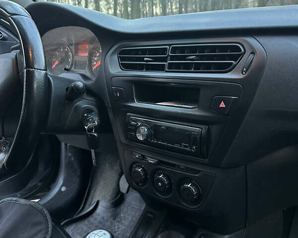 Серый Ситроен С-Элизе, объемом двигателя 1.2 л и пробегом 262 тыс. км за 3599 $, фото 18 на Automoto.ua