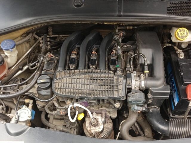 Серый Ситроен С-Элизе, объемом двигателя 1.2 л и пробегом 215 тыс. км за 5000 $, фото 4 на Automoto.ua