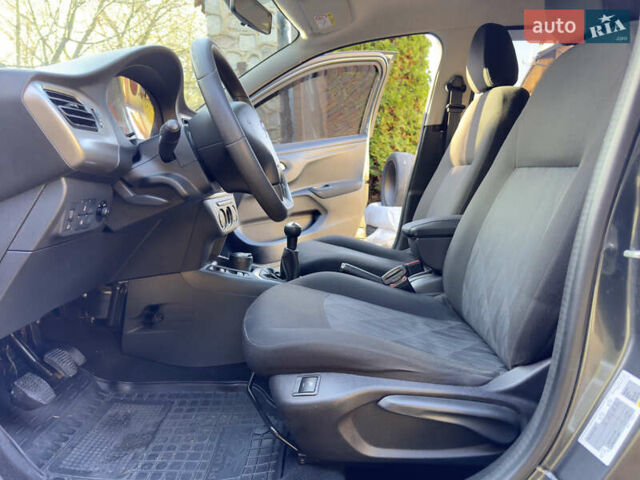 Серый Ситроен С-Элизе, объемом двигателя 1.56 л и пробегом 145 тыс. км за 8600 $, фото 38 на Automoto.ua