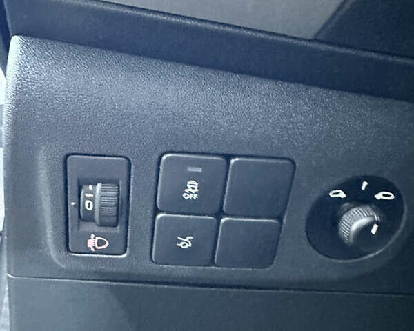 Серый Ситроен С-Элизе, объемом двигателя 1.59 л и пробегом 160 тыс. км за 9500 $, фото 10 на Automoto.ua