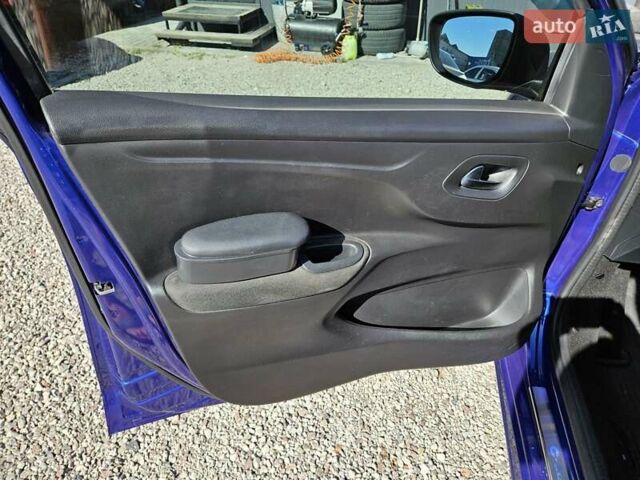 Синий Ситроен С-Элизе, объемом двигателя 1.2 л и пробегом 39 тыс. км за 8400 $, фото 2 на Automoto.ua