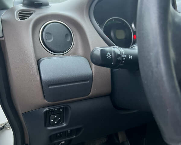 Белый Ситроен С-Зеро, объемом двигателя 0 л и пробегом 65 тыс. км за 4400 $, фото 15 на Automoto.ua