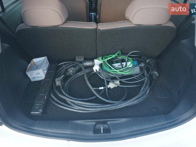 Білий Сітроен С-Зєро, об'ємом двигуна 0 л та пробігом 110 тис. км за 4222 $, фото 51 на Automoto.ua