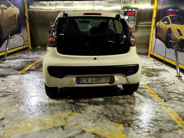 Белый Ситроен С1, объемом двигателя 1 л и пробегом 170 тыс. км за 4500 $, фото 5 на Automoto.ua