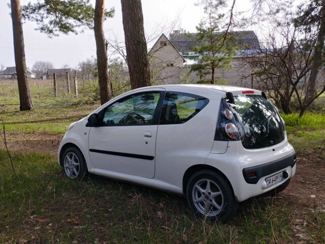 Белый Ситроен С1, объемом двигателя 1 л и пробегом 160 тыс. км за 4450 $, фото 5 на Automoto.ua