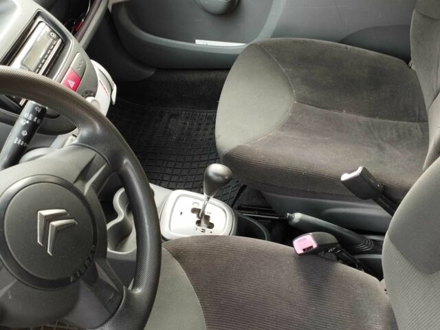 Белый Ситроен С1, объемом двигателя 1 л и пробегом 160 тыс. км за 4450 $, фото 6 на Automoto.ua