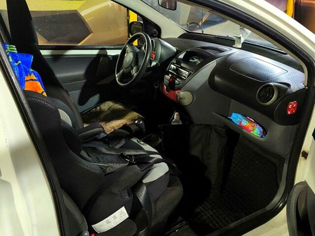 Белый Ситроен С1, объемом двигателя 1 л и пробегом 170 тыс. км за 4500 $, фото 1 на Automoto.ua