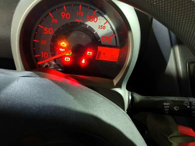 Белый Ситроен С1, объемом двигателя 1 л и пробегом 170 тыс. км за 4500 $, фото 3 на Automoto.ua