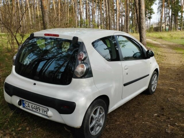 Белый Ситроен С1, объемом двигателя 1 л и пробегом 160 тыс. км за 4450 $, фото 3 на Automoto.ua