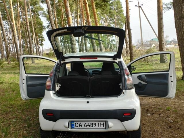 Белый Ситроен С1, объемом двигателя 1 л и пробегом 160 тыс. км за 4450 $, фото 7 на Automoto.ua