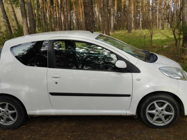 Белый Ситроен С1, объемом двигателя 1 л и пробегом 160 тыс. км за 4450 $, фото 2 на Automoto.ua