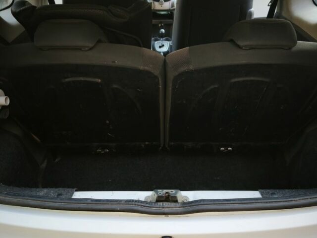 Белый Ситроен С1, объемом двигателя 1 л и пробегом 160 тыс. км за 4450 $, фото 14 на Automoto.ua