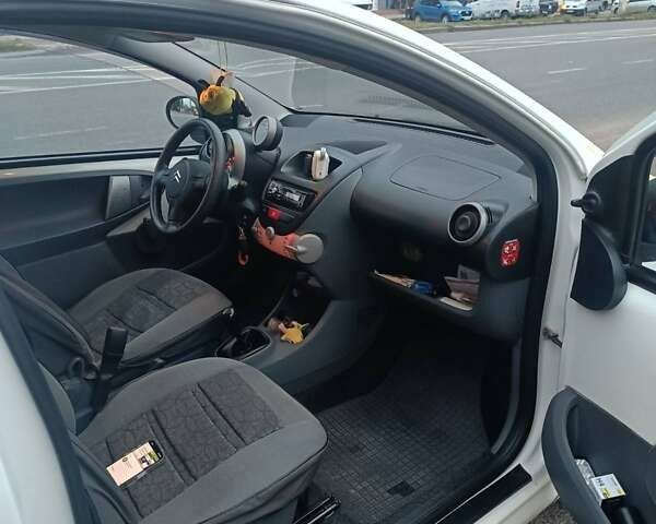 Белый Ситроен С1, объемом двигателя 1 л и пробегом 228 тыс. км за 3700 $, фото 1 на Automoto.ua