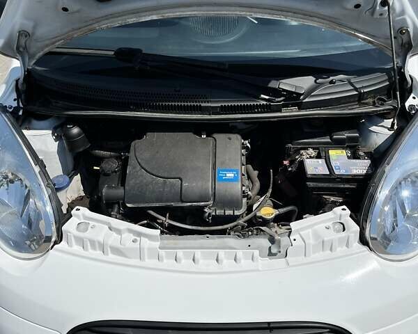 Белый Ситроен С1, объемом двигателя 1 л и пробегом 175 тыс. км за 3800 $, фото 13 на Automoto.ua