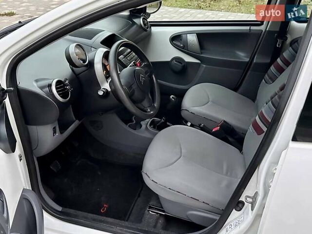 Белый Ситроен С1, объемом двигателя 1 л и пробегом 169 тыс. км за 3999 $, фото 40 на Automoto.ua