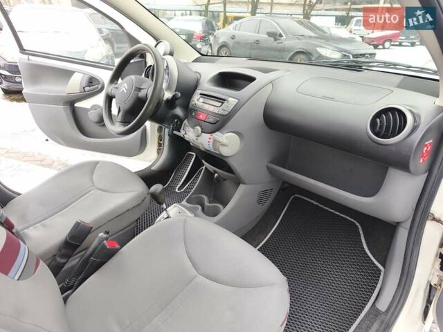 Белый Ситроен С1, объемом двигателя 1 л и пробегом 112 тыс. км за 6200 $, фото 11 на Automoto.ua