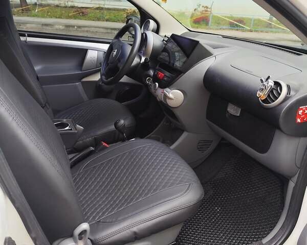 Белый Ситроен С1, объемом двигателя 1 л и пробегом 135 тыс. км за 5950 $, фото 9 на Automoto.ua