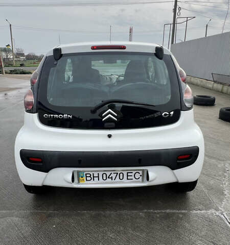 Белый Ситроен С1, объемом двигателя 1 л и пробегом 112 тыс. км за 4200 $, фото 3 на Automoto.ua