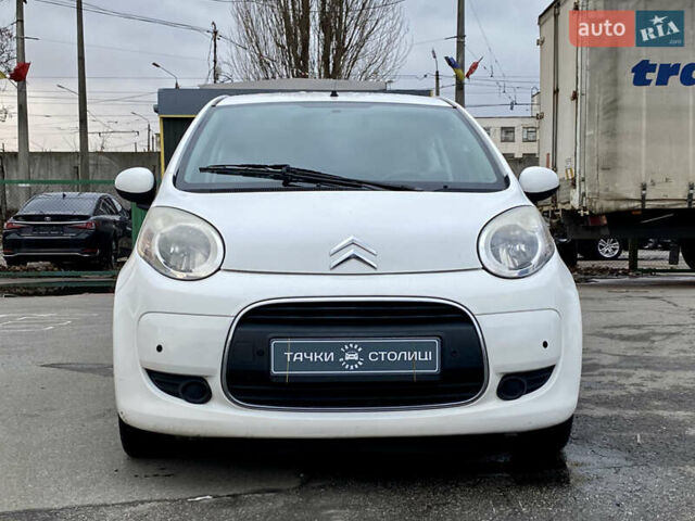 Белый Ситроен С1, объемом двигателя 1 л и пробегом 103 тыс. км за 5400 $, фото 1 на Automoto.ua