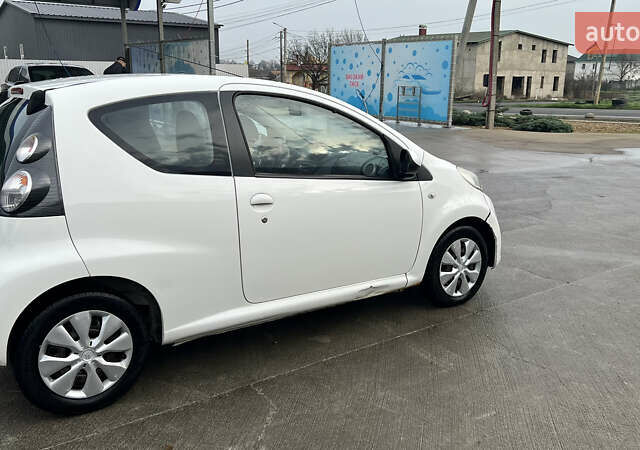 Белый Ситроен С1, объемом двигателя 1 л и пробегом 112 тыс. км за 4200 $, фото 2 на Automoto.ua