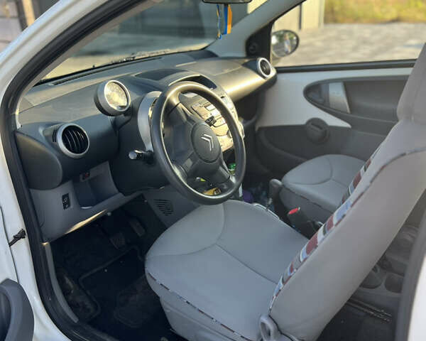 Белый Ситроен С1, объемом двигателя 1 л и пробегом 101 тыс. км за 6000 $, фото 7 на Automoto.ua