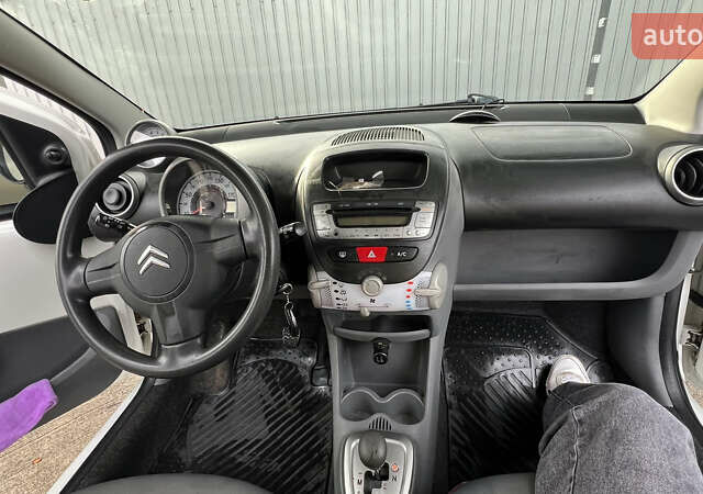 Белый Ситроен С1, объемом двигателя 1 л и пробегом 112 тыс. км за 4200 $, фото 4 на Automoto.ua