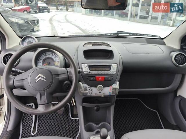 Белый Ситроен С1, объемом двигателя 1 л и пробегом 112 тыс. км за 6200 $, фото 12 на Automoto.ua