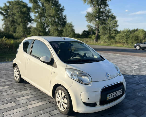 Белый Ситроен С1, объемом двигателя 1 л и пробегом 101 тыс. км за 6000 $, фото 3 на Automoto.ua