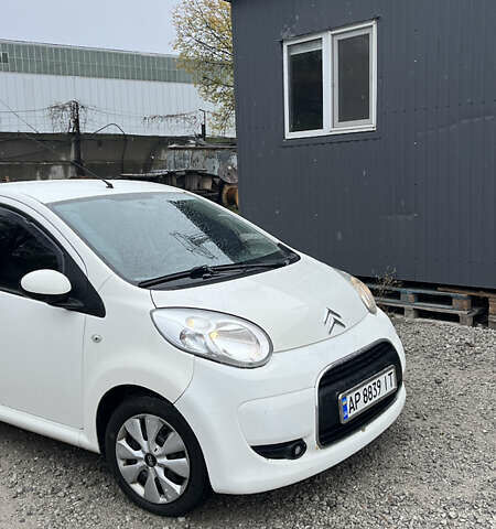 Белый Ситроен С1, объемом двигателя 1 л и пробегом 150 тыс. км за 5800 $, фото 6 на Automoto.ua