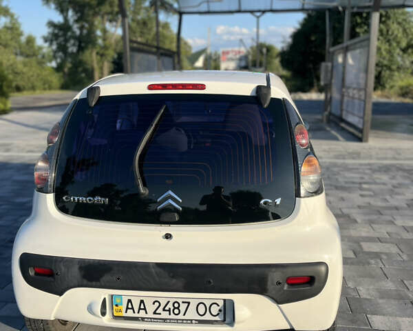 Белый Ситроен С1, объемом двигателя 1 л и пробегом 101 тыс. км за 6000 $, фото 6 на Automoto.ua