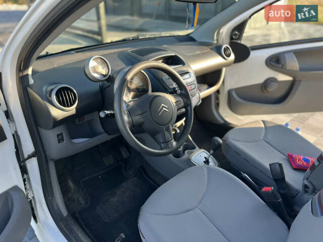 Белый Ситроен С1, объемом двигателя 1 л и пробегом 101 тыс. км за 6000 $, фото 9 на Automoto.ua