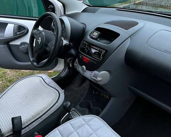 Ситроен С1 2011 в Сарнах на Automoto.ua Белый Ситроен С1, объемом двигателя 1 л и пробегом 164 тыс. км за 5900 $, фото 4 на Automoto.ua