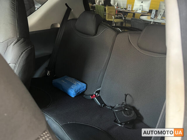 Белый Ситроен С1, объемом двигателя 1 л и пробегом 206 тыс. км за 4500 $, фото 12 на Automoto.ua