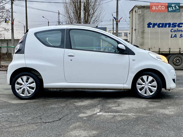 Белый Ситроен С1, объемом двигателя 1 л и пробегом 103 тыс. км за 5400 $, фото 3 на Automoto.ua