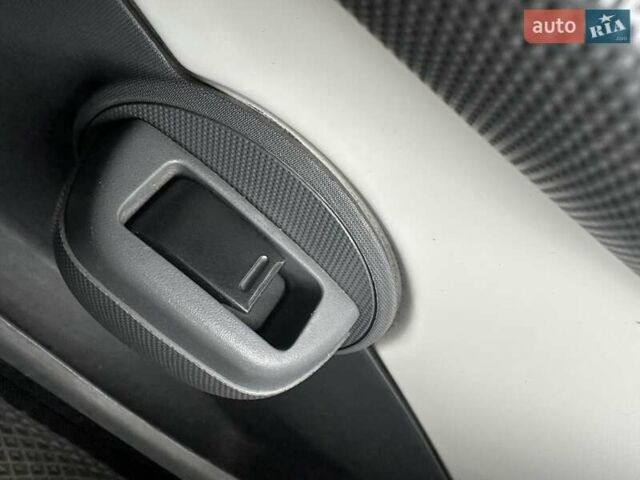 Сітроен С1 2011 у Буче на Automoto.ua Білий Сітроен С1, об'ємом двигуна 1 л та пробігом 159 тис. км за 4999 $, фото 27 на Automoto.ua