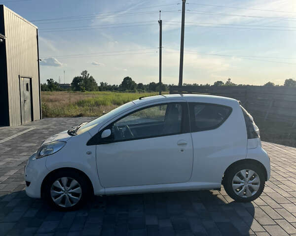 Белый Ситроен С1, объемом двигателя 1 л и пробегом 101 тыс. км за 6000 $, фото 2 на Automoto.ua