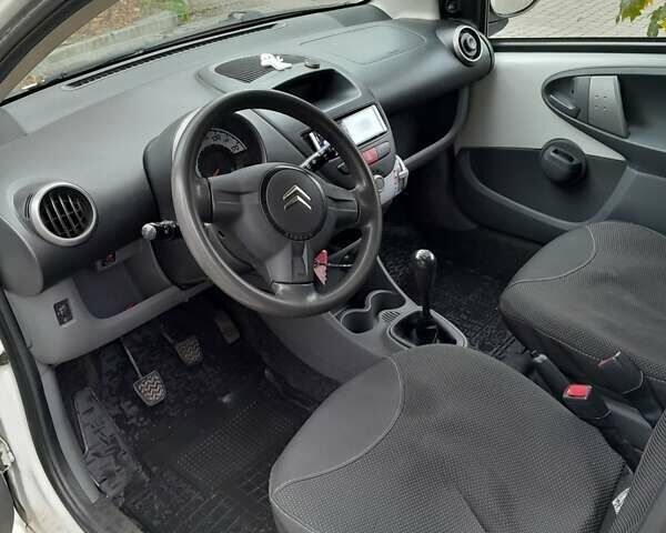 Белый Ситроен С1, объемом двигателя 1 л и пробегом 210 тыс. км за 4300 $, фото 9 на Automoto.ua