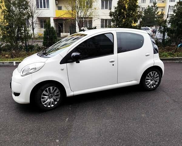 Белый Ситроен С1, объемом двигателя 1 л и пробегом 135 тыс. км за 5950 $, фото 5 на Automoto.ua