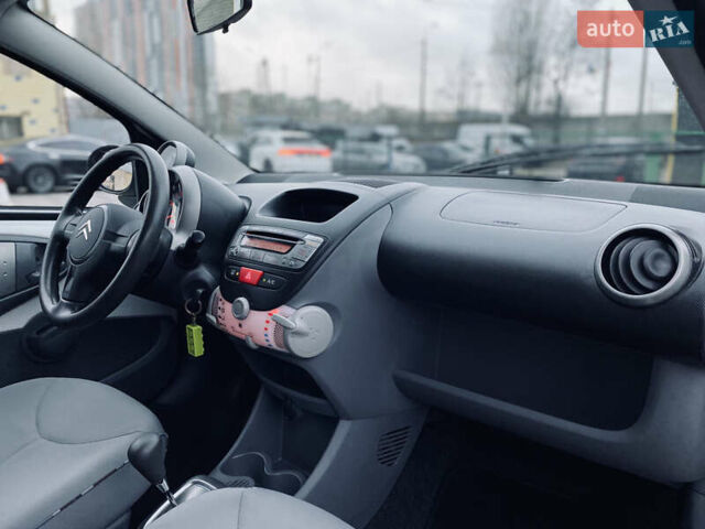 Белый Ситроен С1, объемом двигателя 1 л и пробегом 103 тыс. км за 5400 $, фото 20 на Automoto.ua