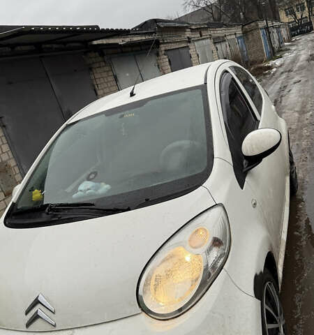 Белый Ситроен С1, объемом двигателя 1 л и пробегом 150 тыс. км за 5800 $, фото 7 на Automoto.ua